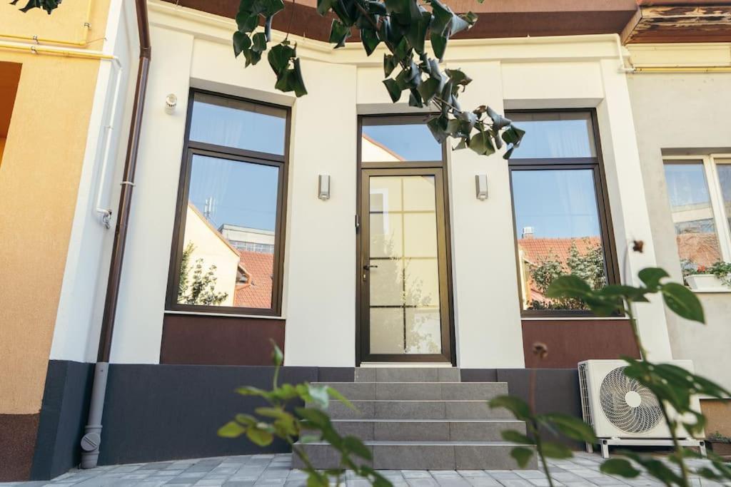 The Middle House Apartment Satu Mare Ngoại thất bức ảnh