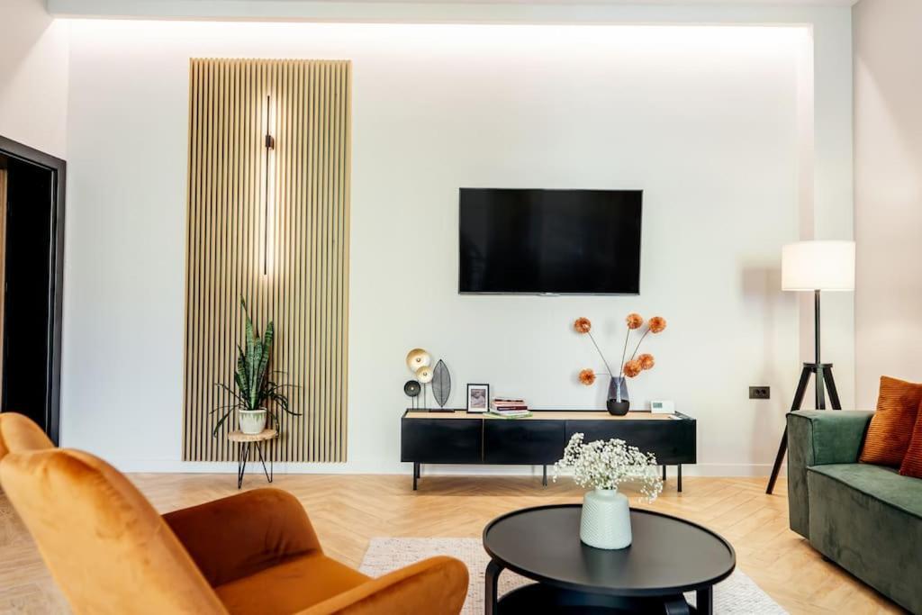The Middle House Apartment Satu Mare Ngoại thất bức ảnh