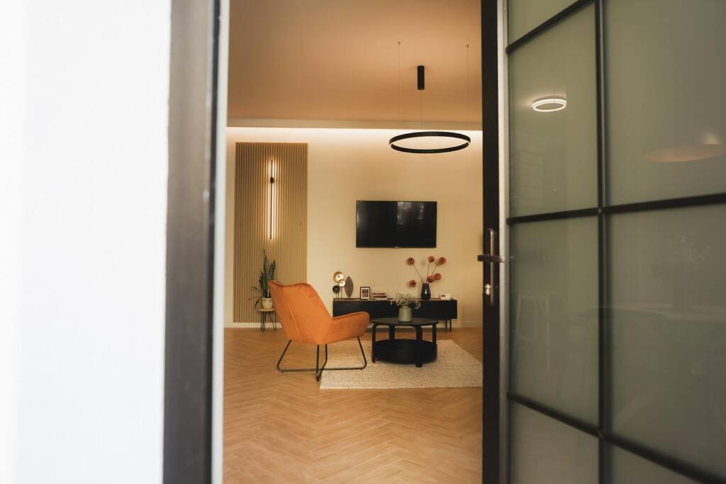The Middle House Apartment Satu Mare Ngoại thất bức ảnh