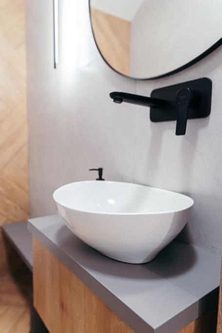 The Middle House Apartment Satu Mare Ngoại thất bức ảnh